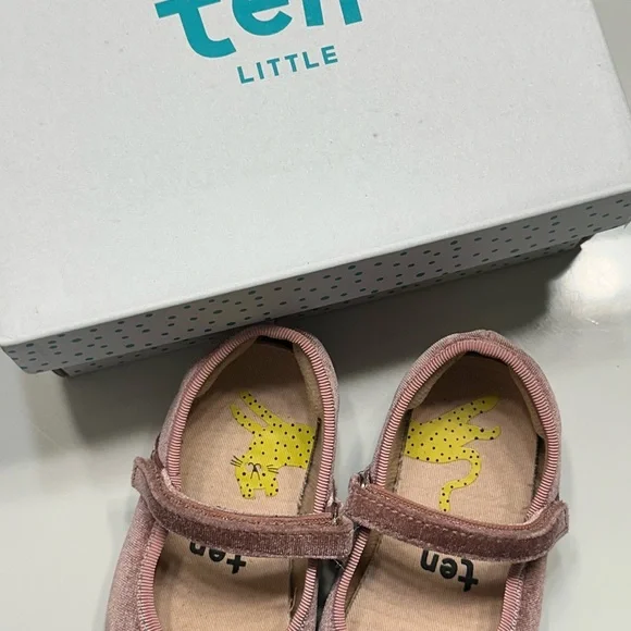 Ten Little Girls' Pink Velvet Mary Jane Dress Shoes
