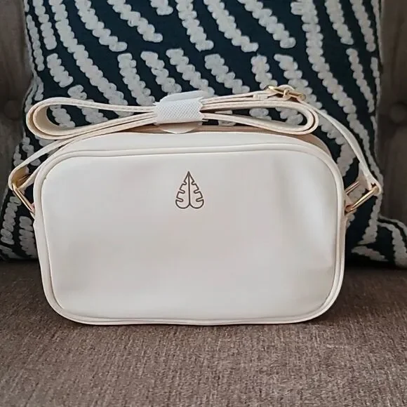 NWT Gorgeous Biossance White/ Ivory Satin Light Cushion adjustable crossbody bag