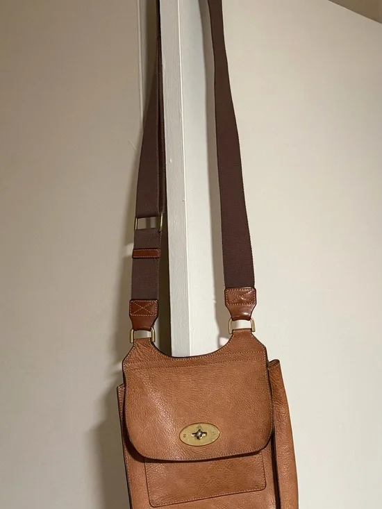 Leather Crossbody Bag in Warm Tan with Adjustable Strap