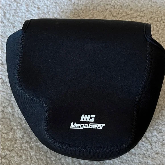 MegaGear Black Camera Case