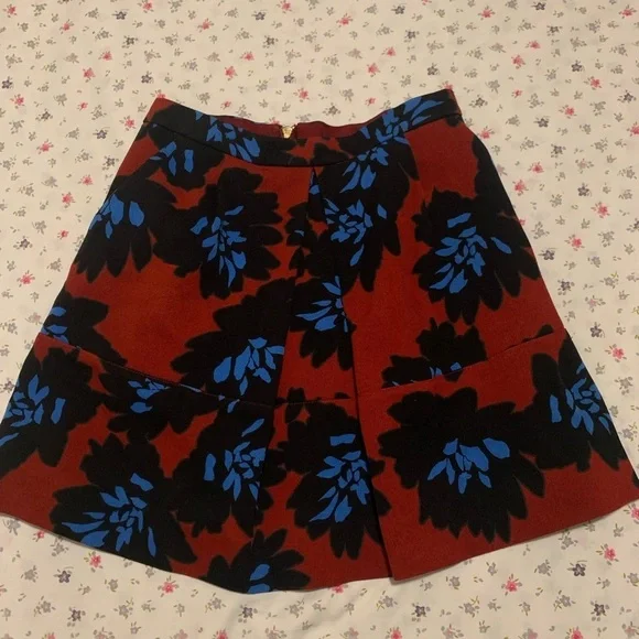 J CREW Stylish Floral Skirt - Red and Blue size 2