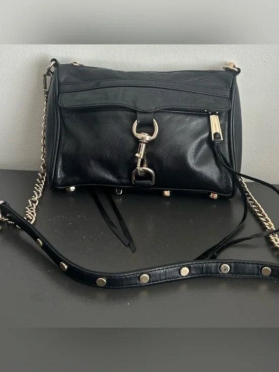 B. Makowsky Black Leather Crossbody Bag Gold Hardware Chain Strap Everyday Purse