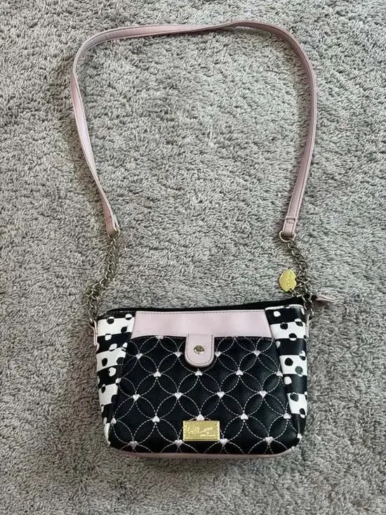 Betsey Johnson Black White Pink Quilted Heart Crossbody Detachable Strap Zip Mag