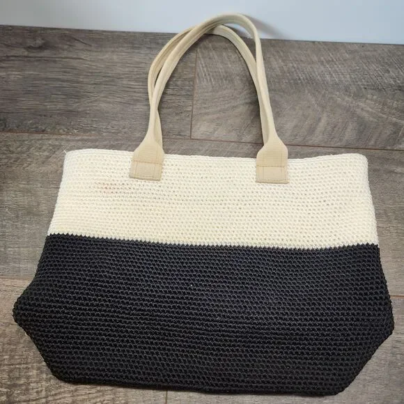 The Sak Crochet Colorblock Black And Cream Purse Tote Boho Medium Summer Beach
