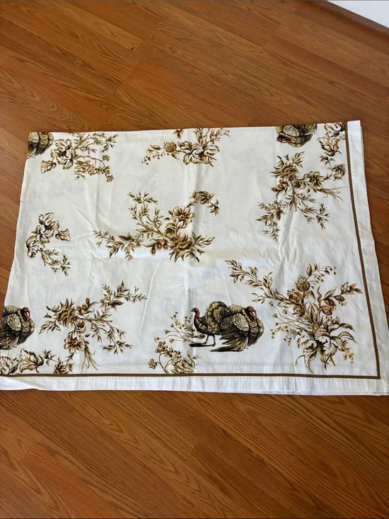 William Sonoma turkey tablecloth rectangular 70” x 90”
