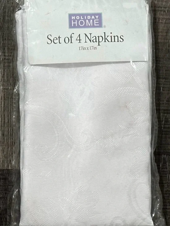 💞 New Set of 4 White 17”x17” Antoinette Damask Cloth Dinner Napkins Table Linens