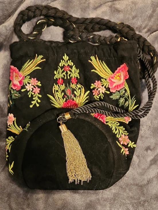 🔥Black Velvet Floral Embroidered Drawstring Crossbody Bag
