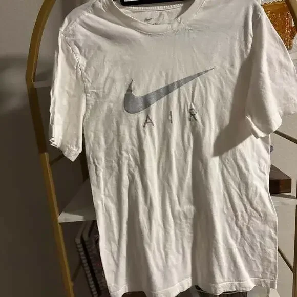 Nike Men's Swoosh Air Metallic Graphic T-Shirt White/Silver