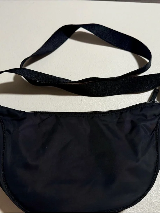 Minimalist Black Crossbody Bag - Unbranded