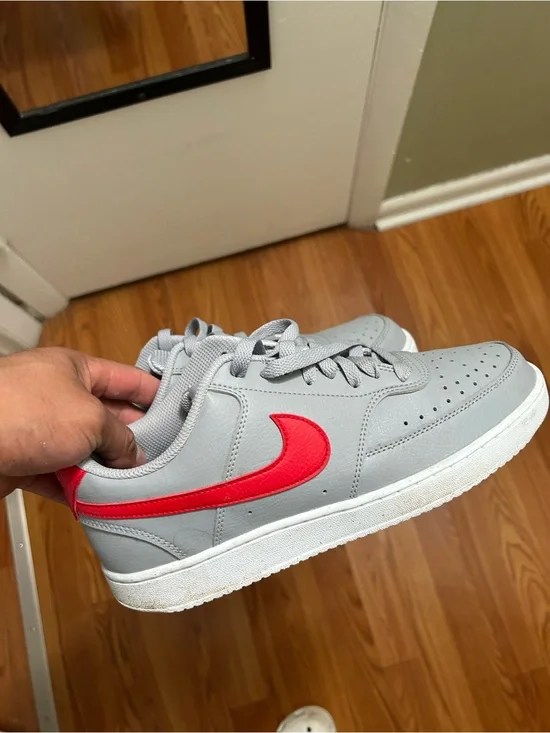Nike Men's Gray Sneakers with Red Swoosh