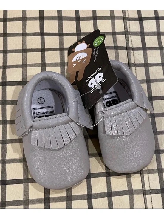 NWT - Romirus Infant Gray Moccasins.  Sz 1 (0-6 mo)