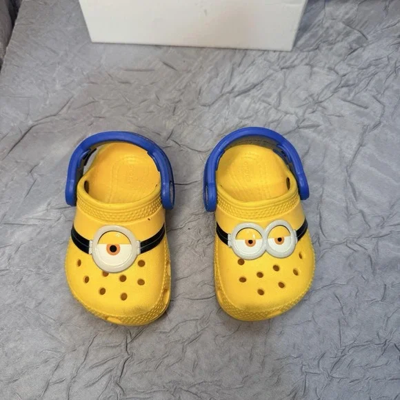 Crocs‎ Toddler Size C4 Minions Classic Clogs - Yellow/Blue - Despicable Me Kids