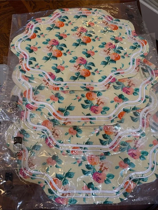 Anthropologie (4) Floral Placemat Set