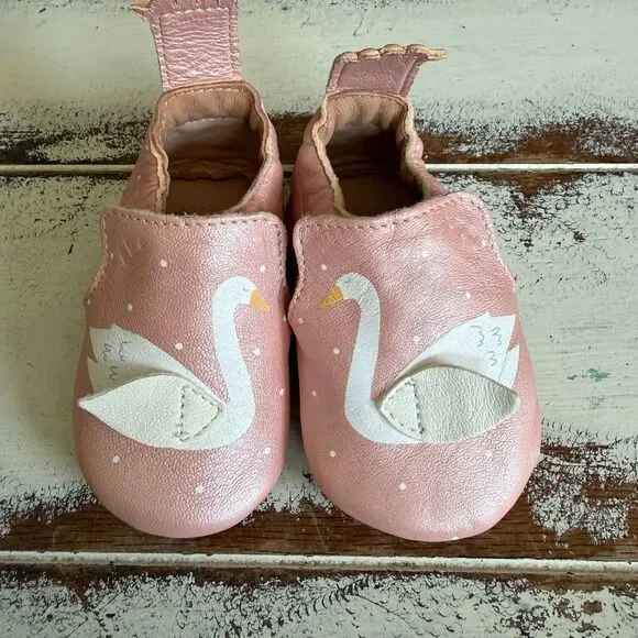 EZPZ Easy Peasy 6-12 month swan leather shoe
