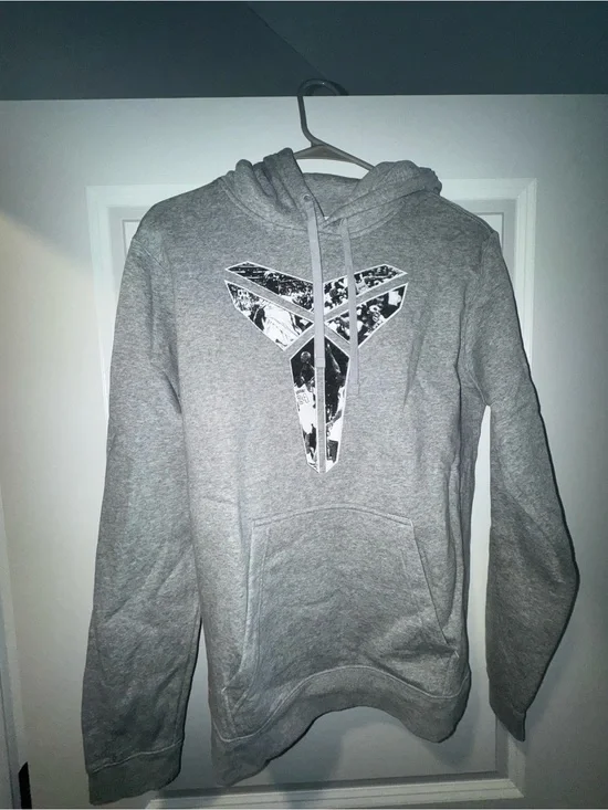 Nike Kobe Bryant “Mamba Day” special hoodie