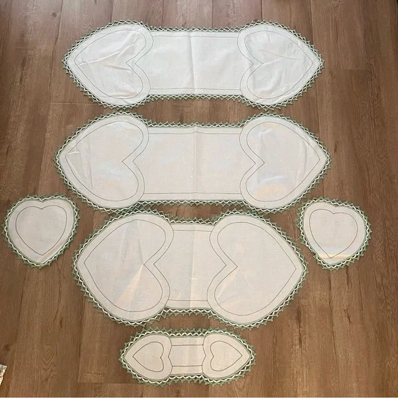 6 PCs Vtg Green Crochet‎ Edged Linen Heart Doilies Table Runners Dresser Scarfs
