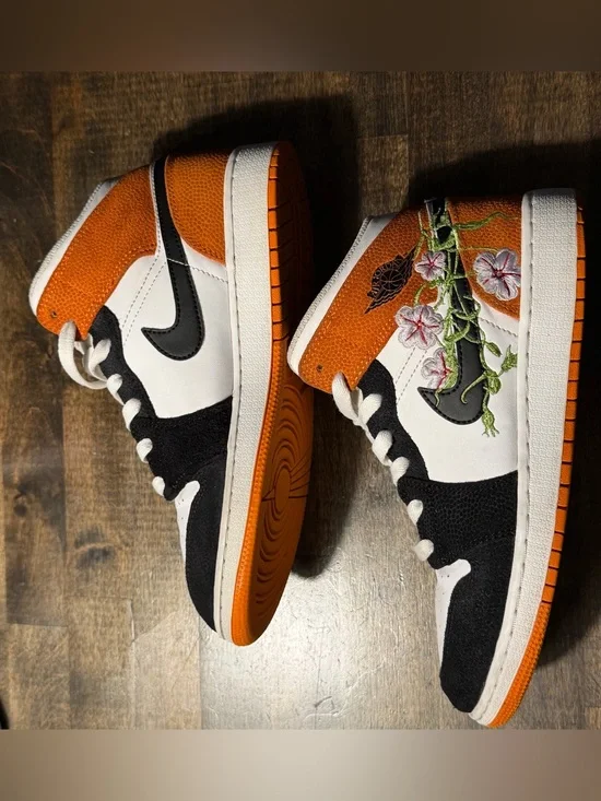 Jordan 1 Mid SE 