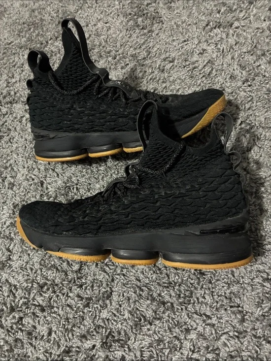 Nike LeBron 15