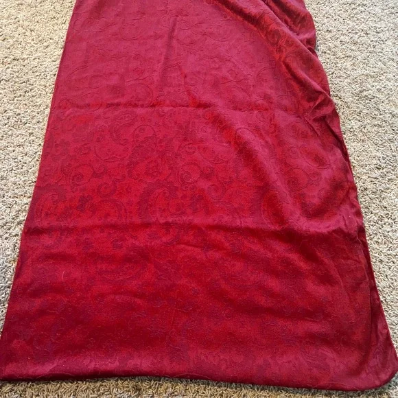 Better‎ Homes and Gardens Red Damask Paisley Oblong Tablecloth 60 x 102 Crimson