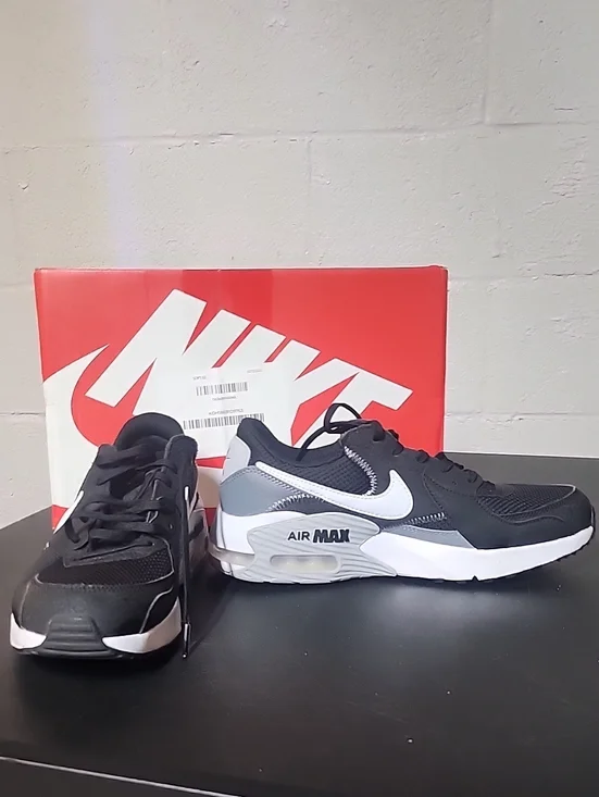 Nike Air Max Men's Black and Gray Low-Top Sneakers with White Swoosh