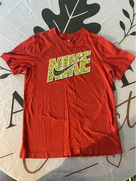 Nike Tee Red Graphic T-Shirt Size Small