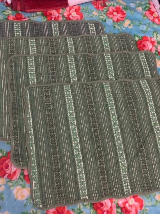 4 Piece Sage Green Quilted Placemat Set With Scalloped Edges Reversible