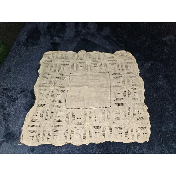 Vintage Off White Linen Doily Scalloped Embroidered Drawn Thread Lace 10x10