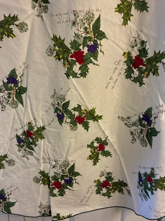 Portmeirion  54” Cotton Christmas “Holly&Ivy” Tablecloth. Like New. Red berries