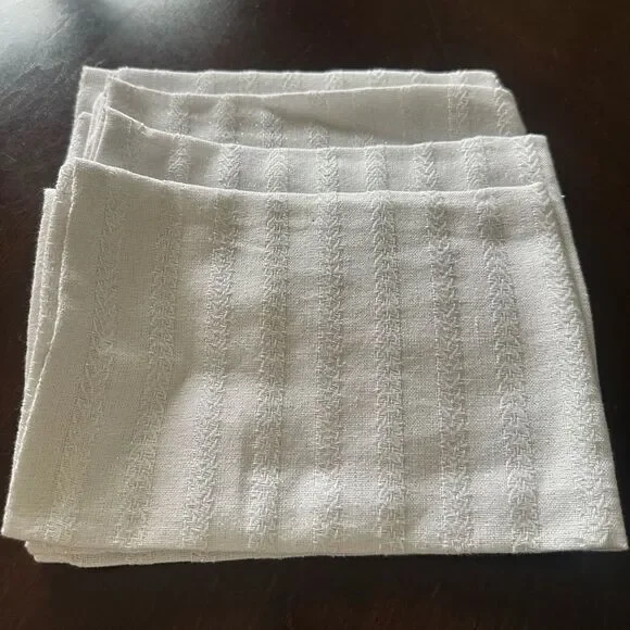 Homegoods (4) Textured White/Silver Cotton Napkins