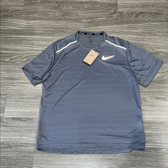 Nike Men's Charcoal Gray Short Sleeve Tee