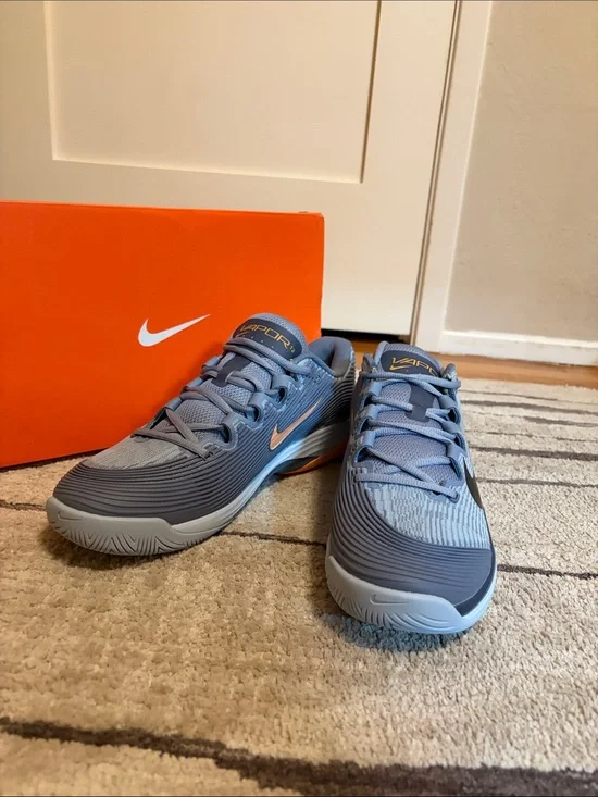 Nike NEW Men’s Zoom Vapor Pro Tennis Shoe- Light Gray & Slate with Peach Swoosh