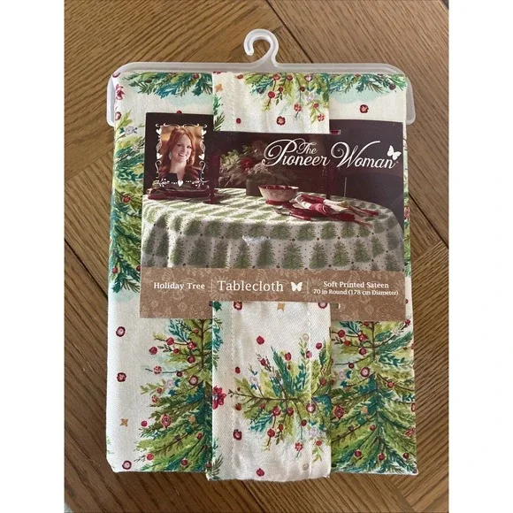 The Pioneer Woman Holiday Tree 70 in Round Tablecloth Soft Printed Sateen New