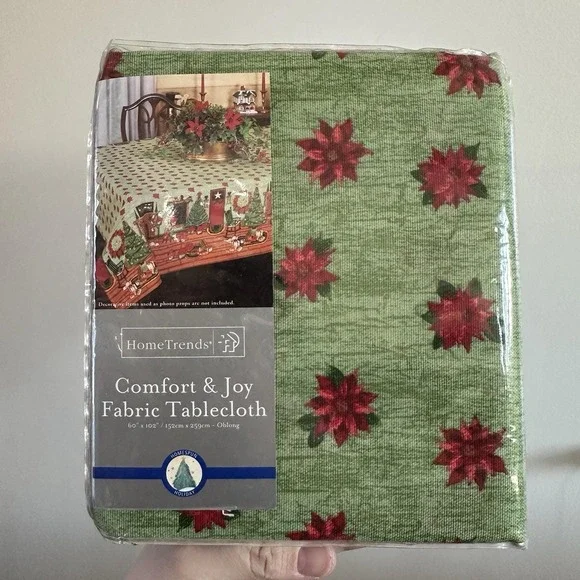 VTG Home Trends fabric Tablecloth  Comfort‎ & Joy 60x102 Oblong Tree Presents