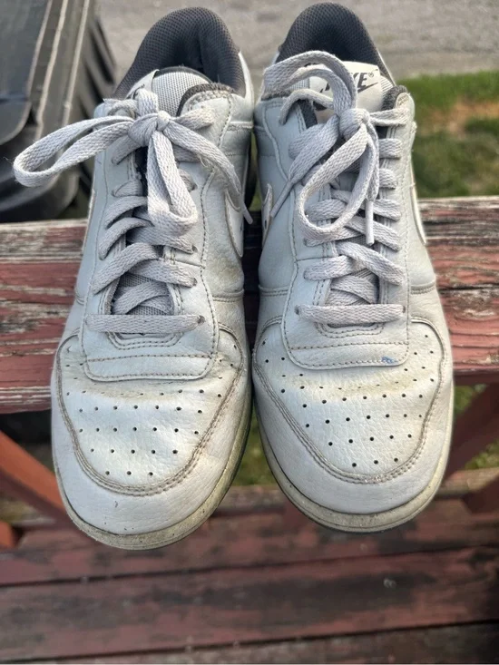Men’s Nike tennis shoes size 8 1/2 men’s