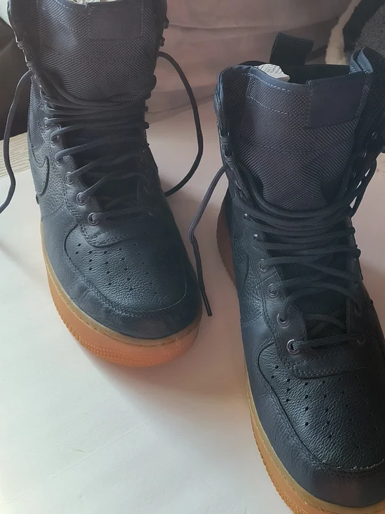 Nike Men's Black High-Top Sneakers with Gum Sole