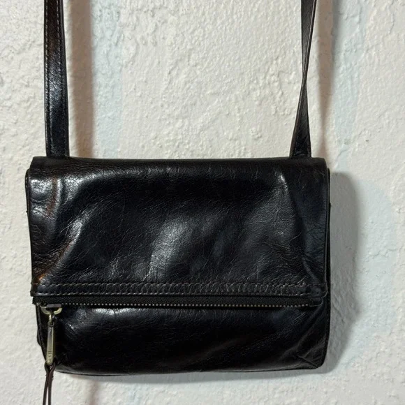 HOBO INTERNATIONAL Glade Mini Crossbody Black Nubuck Leather Purse Zip Pockets‎