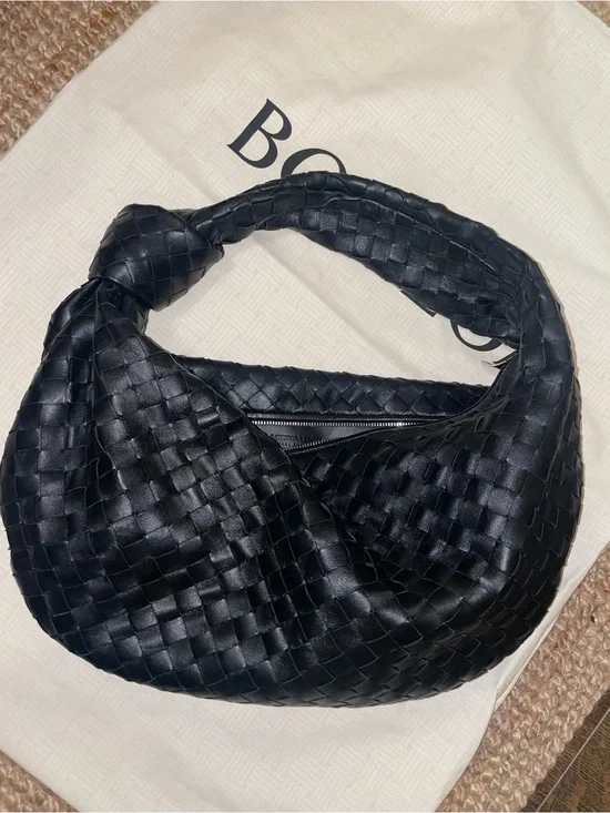 100% authentic Bottega Veneta Black jodie in medium size