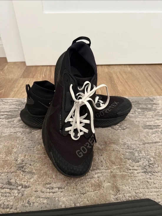 Nike Black GORE-TEX Athletic Trail Shoes with White Laces