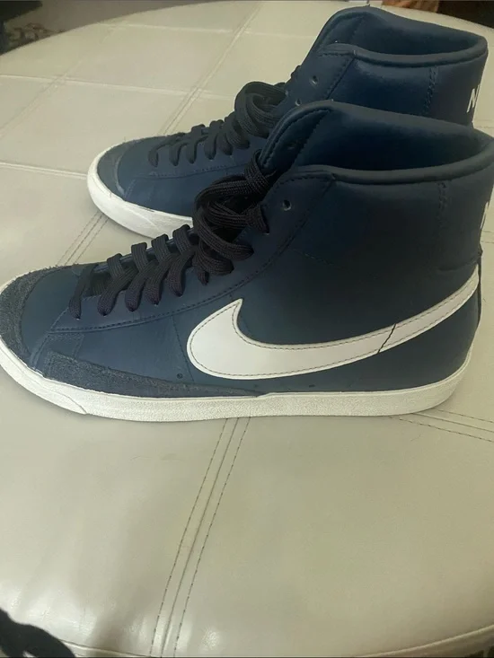 Nike Men’s VTG Navy High-Top Sneakers 8.5