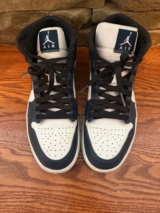 Nike Air Jordan 1 Mid Men's Shoes in Navy and White