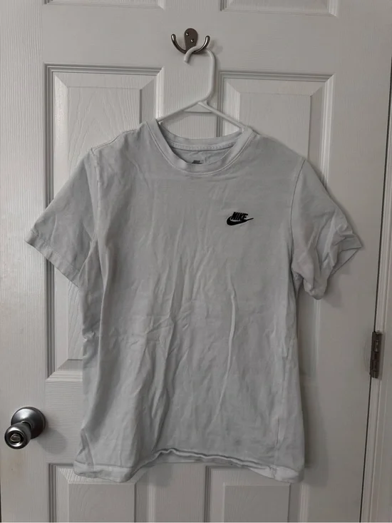 Nike Men’s White Short-Sleeve Logo T-Shirt - M