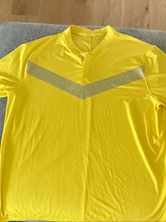 Nike Yellow Short-Sleeve Athletic Jersey with Chevron Accent