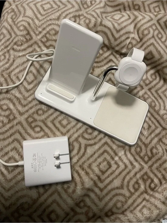 3-in-1 White Wireless Charging Stand with Apple Watch Dock