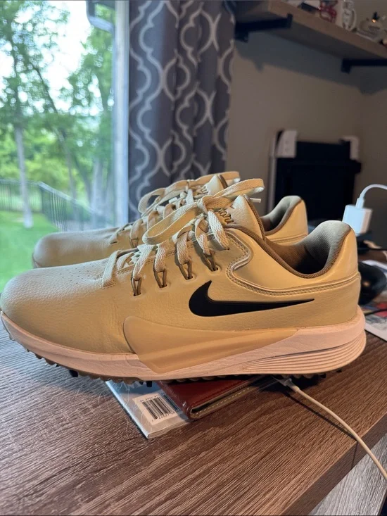 Nike Victory Pro 4 Men's Light Beige Sneakers with Black Swoosh size 9.5 Golf