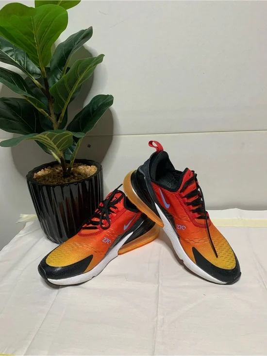 Nike Men's Red Orange Black Gradient Air Cushion Sneakers
