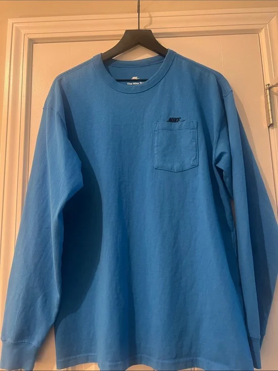 NIKE Loose Fit Pocket T Shirt