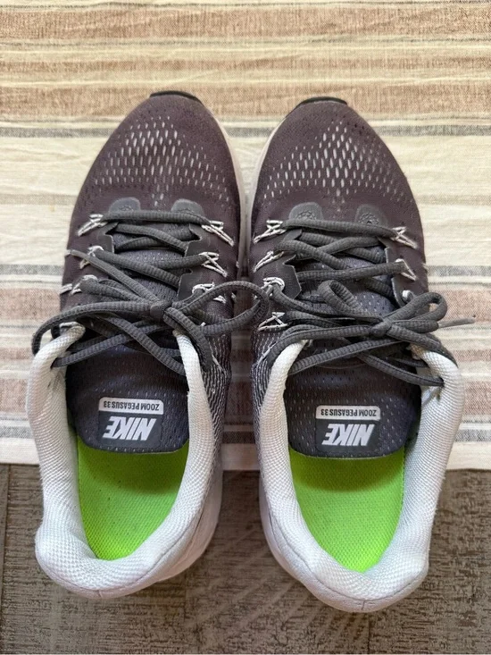 Nike Gray Sneakers with Neon Green Insole