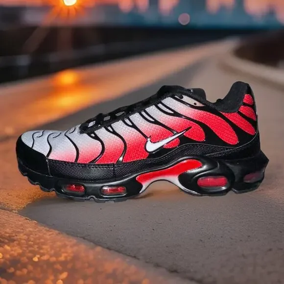 New Men's Size 12 Nike Air Max Plus Black Red Gradient DM0032-017