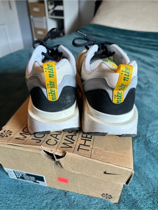 Nike Mens Retro Runner Sneakers - White, Black & Yellow