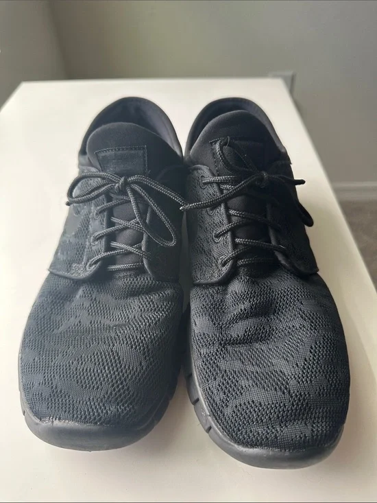 Nike Men's All-Black Knit Lace-Up Sneakers 10